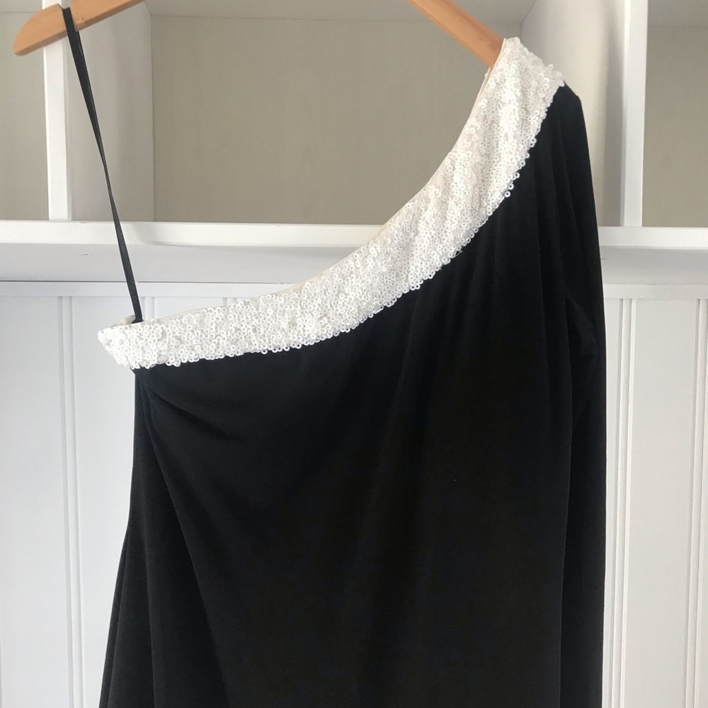 One shoulder dress!!!